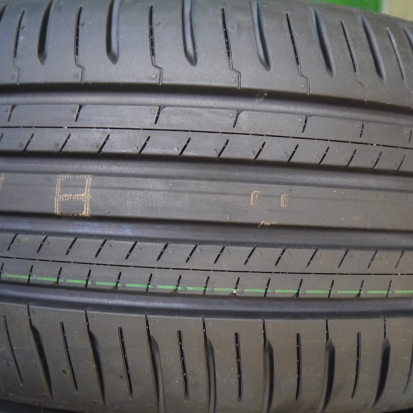新車外し！25年★215/50R18 ダンロップ エナセーブ EC300+ タイヤ 18インチ ヤリスクロス CH-R CX-3 等★6031604Hノタ