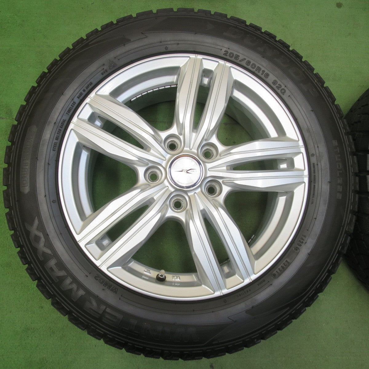バリ溝！キレイ！9.5分★スタッドレス 205/60R16 ダンロップ ウインターマックス WM02 JOKER ジョーカー 16インチ PCD114.3/5H★5123005イス
