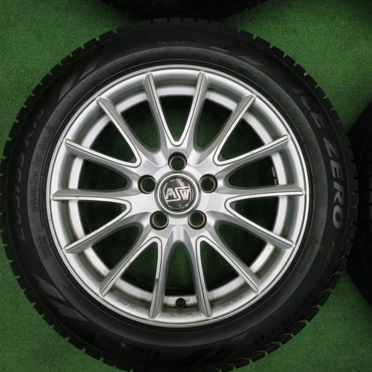 [送料無料] バリ溝！22年！9分★ボルボ 等 MSW O・Z 205/55R16 スタッドレス ピレリ アイスゼロ アシンメトリコ 16インチ OZ PCD108/5H★4111308TNス