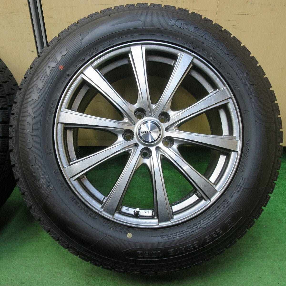 バリ溝！22年！キレイ！ほぼ10分★スタッドレス 235/65R18 グッドイヤー アイスナビ SUV D.O.S. DOS PCD114.3/5H★4112501イス