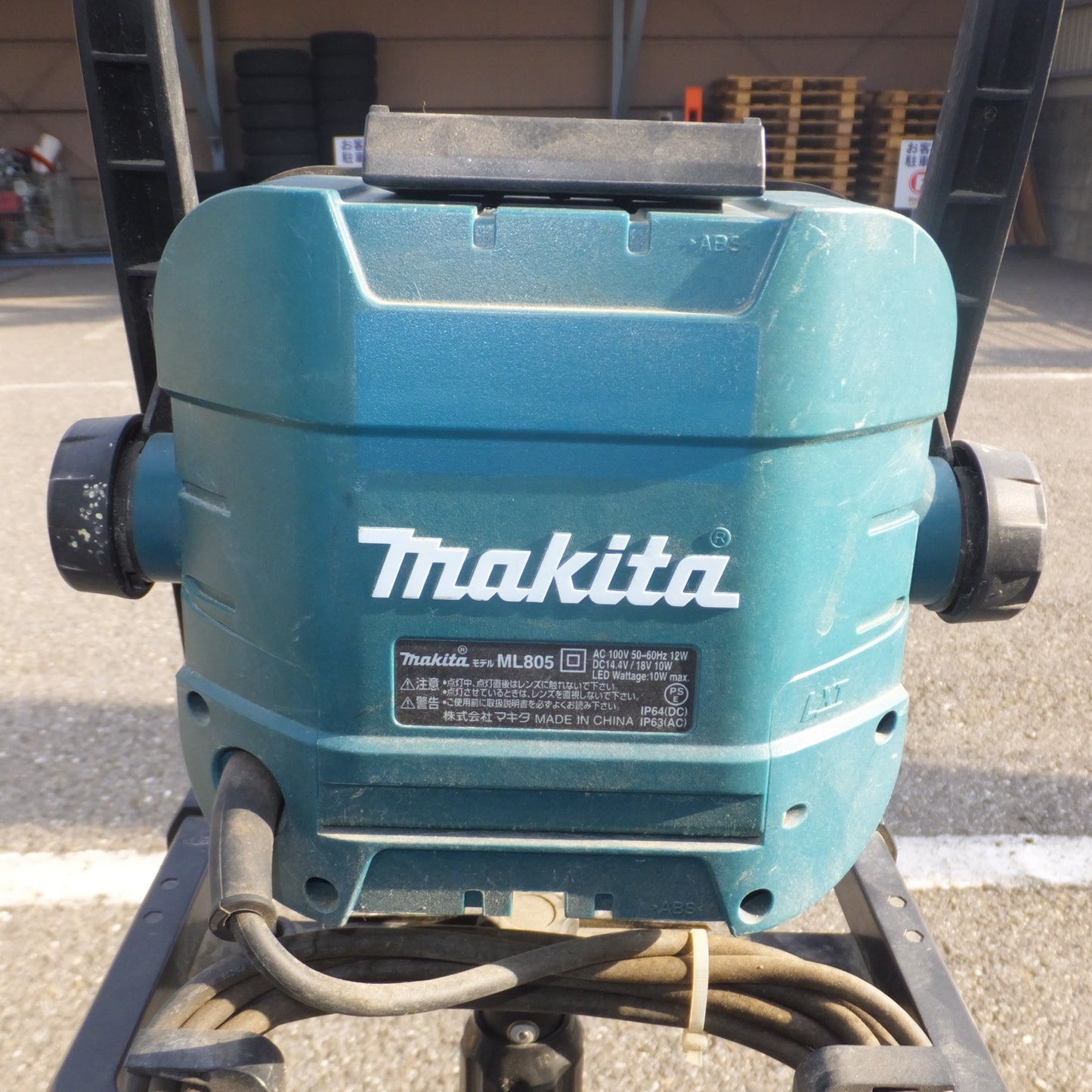 [送料無料] ★マキタ makita 充電式LEDスタンドライト ML805 AC100V 14.4V/18V 本体のみ　三脚 セット★