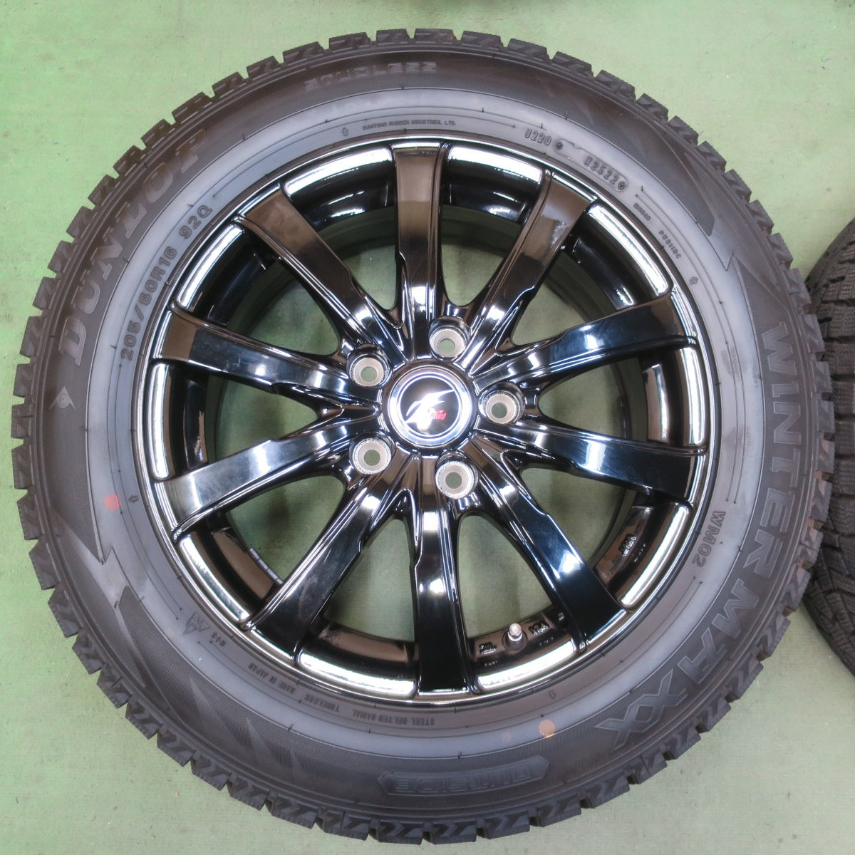 ほぼ未使用！22年！キレイ◎スタッドレス 205/60R16 ダンロップ ウインターマックス WM02 Fang ファング 16インチ PCD114.3/5H◎6071302イス
