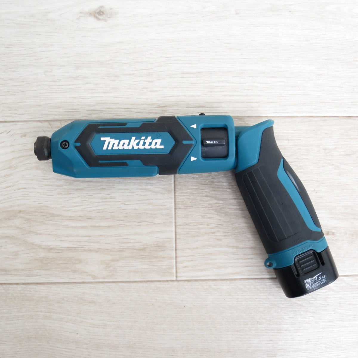 [送料無料] バッテリー2個付！キレイ◇マキタ 充電式 ペン インパクトドライバ TD022DSHX 電動 工具 makita 充電器 DC07SB◇