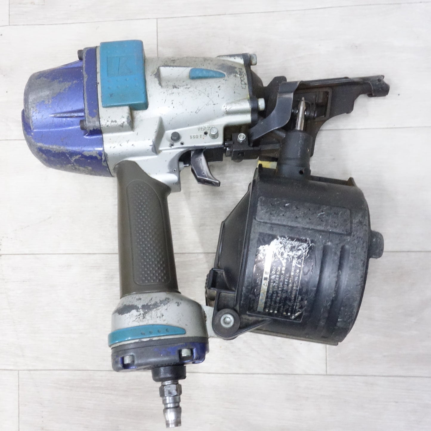 [送料無料] 3点まとめ売り◆マキタ 50mm 常圧 サイディング用 AN552 / カネマツ 常圧 65mm KZ-565GK / マックス コイル ネイラ 型番不明 / エア 釘打機 釘打ち機◆