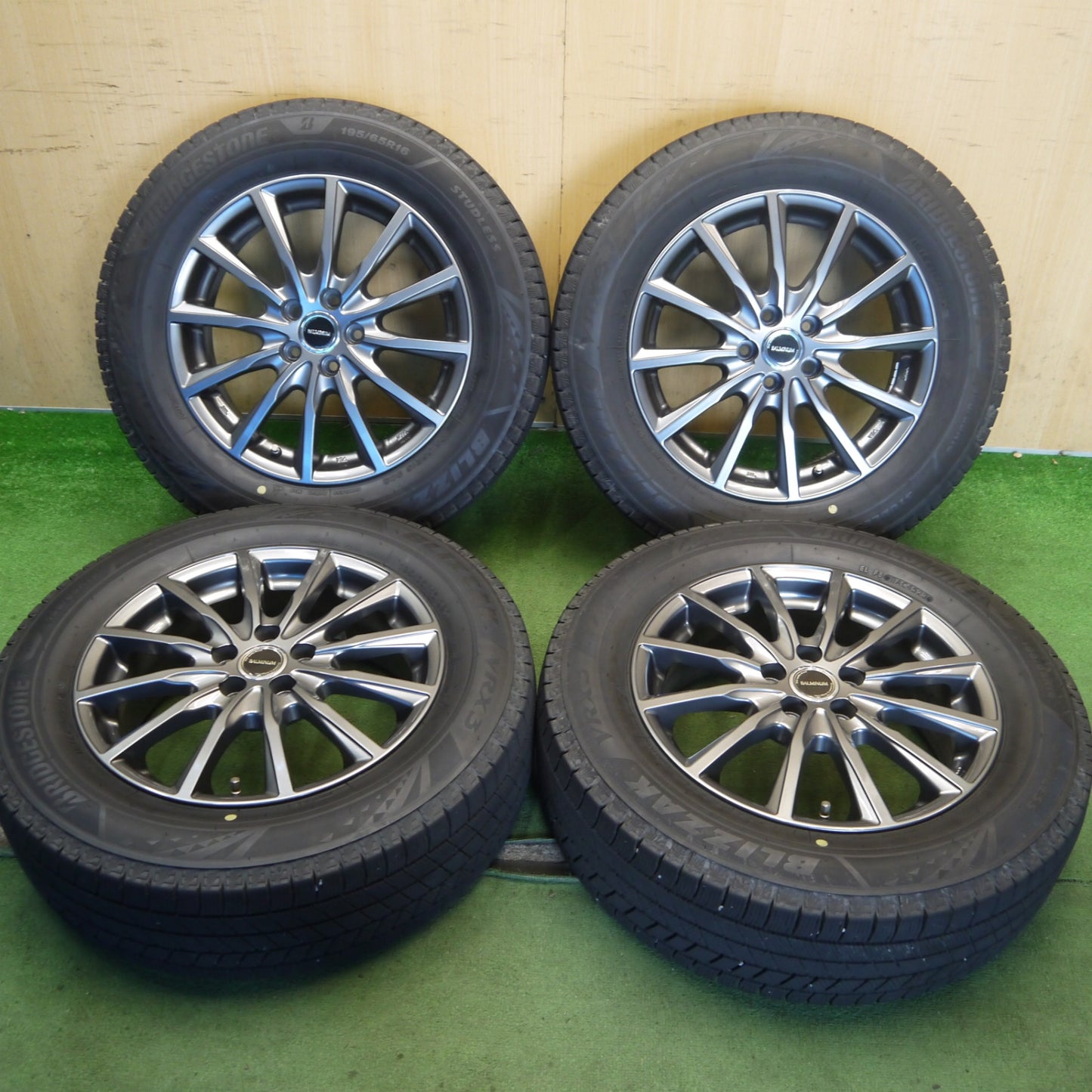 バリ溝！23年！キレイ！9.5分◎ライズ ロッキー 等 195/65R16 スタッドレス ブリヂストン ブリザック VRX3 BALMINUM AR12 バルミナ 16インチ PCD100/5H◎6080303Hス
