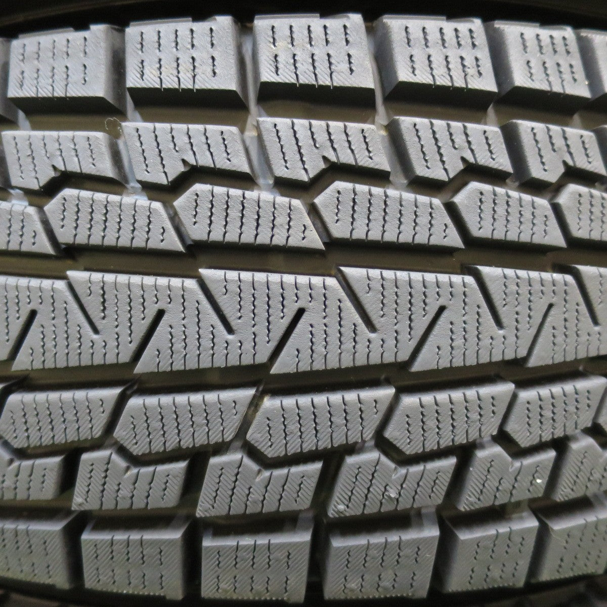 [送料無料] バリ溝！22年！キレイ！9.5分以上★ジムニー シエラ 等 KEELER スタッドレス 195/80R15 107/105L ヨコハマ アイスガード G075 キーラー 15インチ PCD139.7/5H★4121407イス