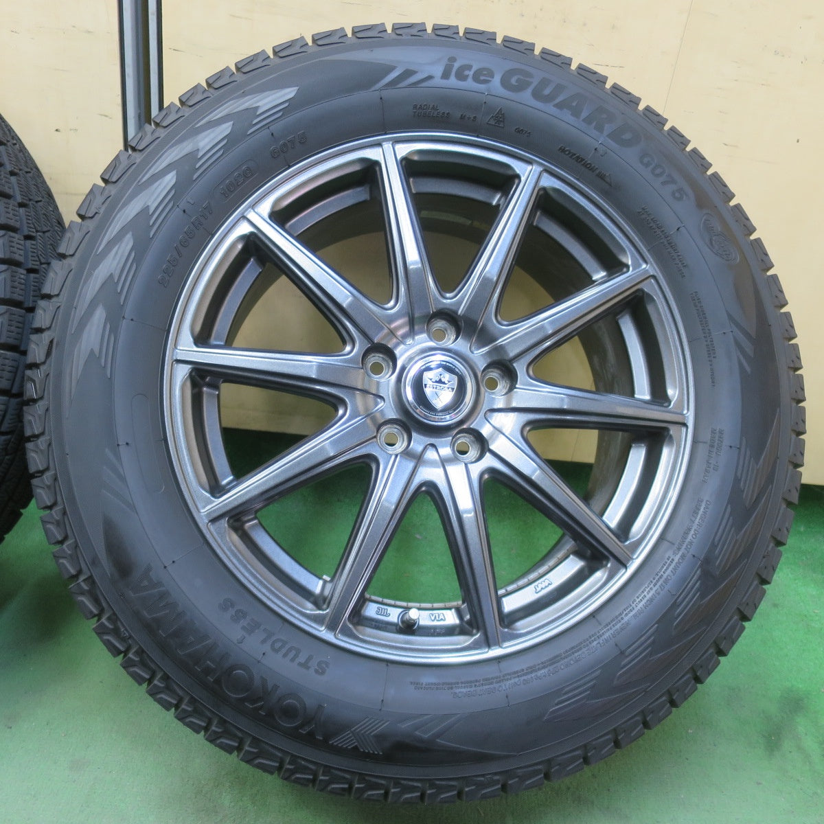 バリ溝！23年！キレイ！ほぼ10分★スタッドレス 225/65R17 ヨコハマ アイスガード G075 ESTROSA エステローザ 17インチ PCD114.3/5H★6040801イス