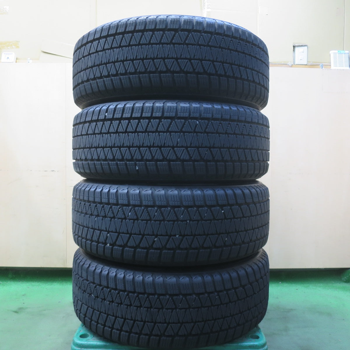 バリ溝！23年！キレイ！9.5分◎スタッドレス 225/55R18 ブリヂストン ブリザック DM-V3 BALMINUM BR10 バルミナ 18インチ PCD114.3/5H◎6082902イス