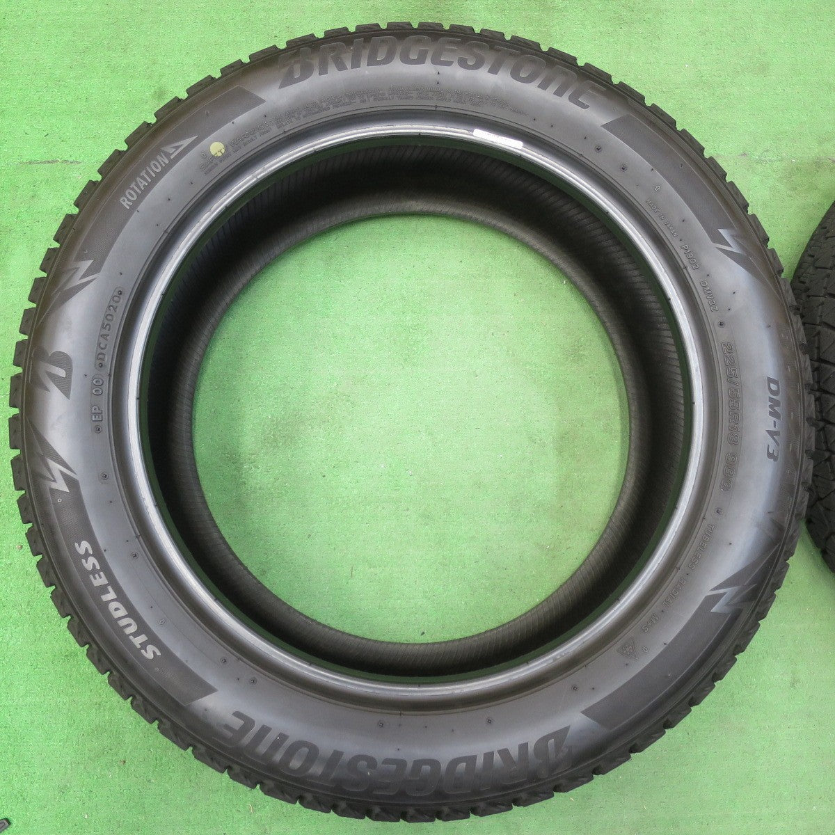 [送料無料] バリ溝！20年！9分★スタッドレス 225/55R18 ブリヂストン ブリザック DM-V3 タイヤ 18インチ フォレスター デリカ 等★4110502イスタ