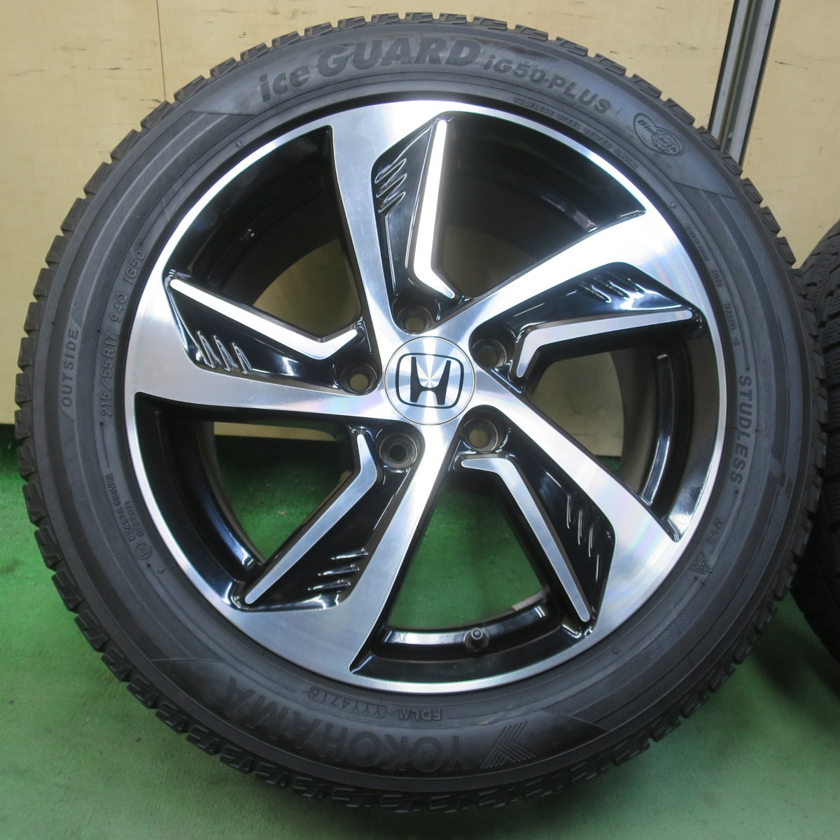バリ溝！キレイ！9分★ホンダ RC オデッセイ アブソルート 純正 215/55R17 スタッドレス ヨコハマ アイスガード iG50 プラス 17インチ PCD114.3/5H★6032405イス