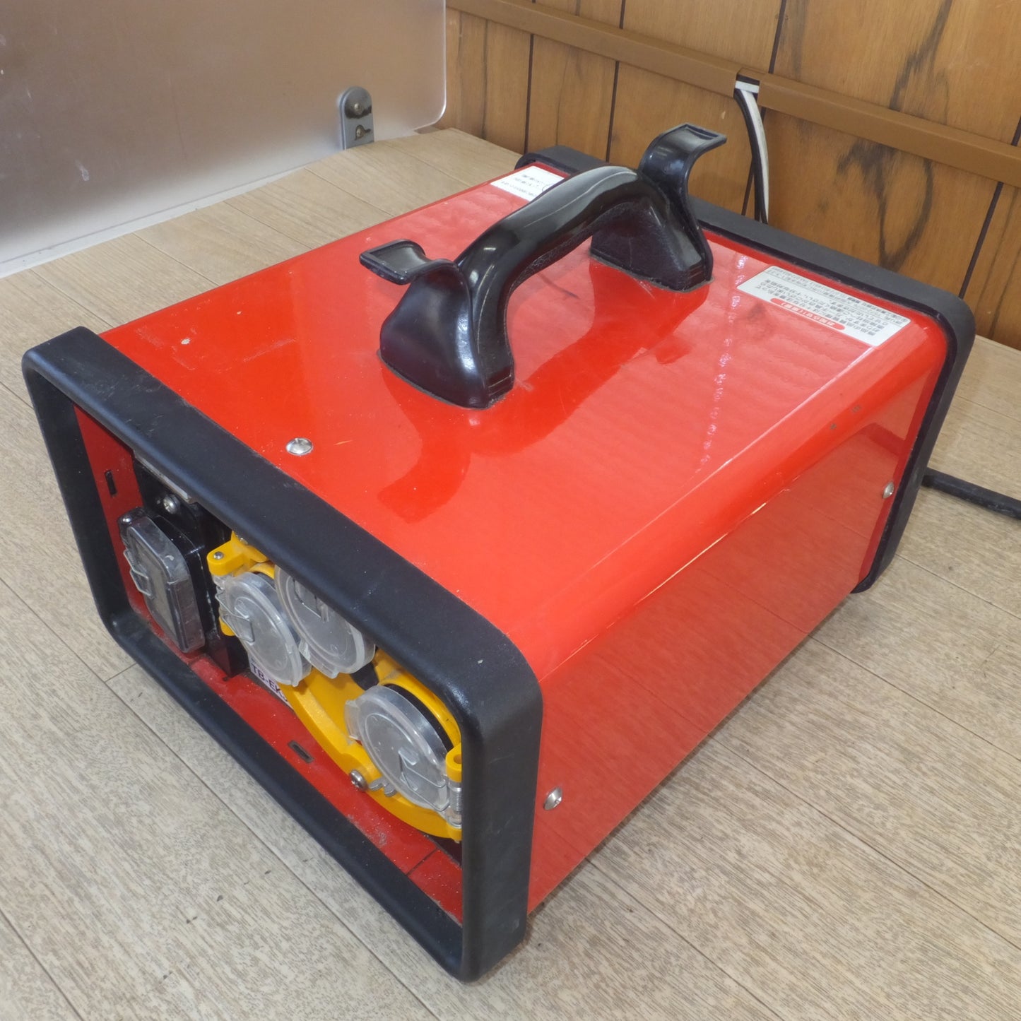 [送料無料] ★日動工業 NICHIDO 降圧専用トランス トラパック TB-EK300D-W 簡易防雨型　入力 AC200V　出力 AC100V★