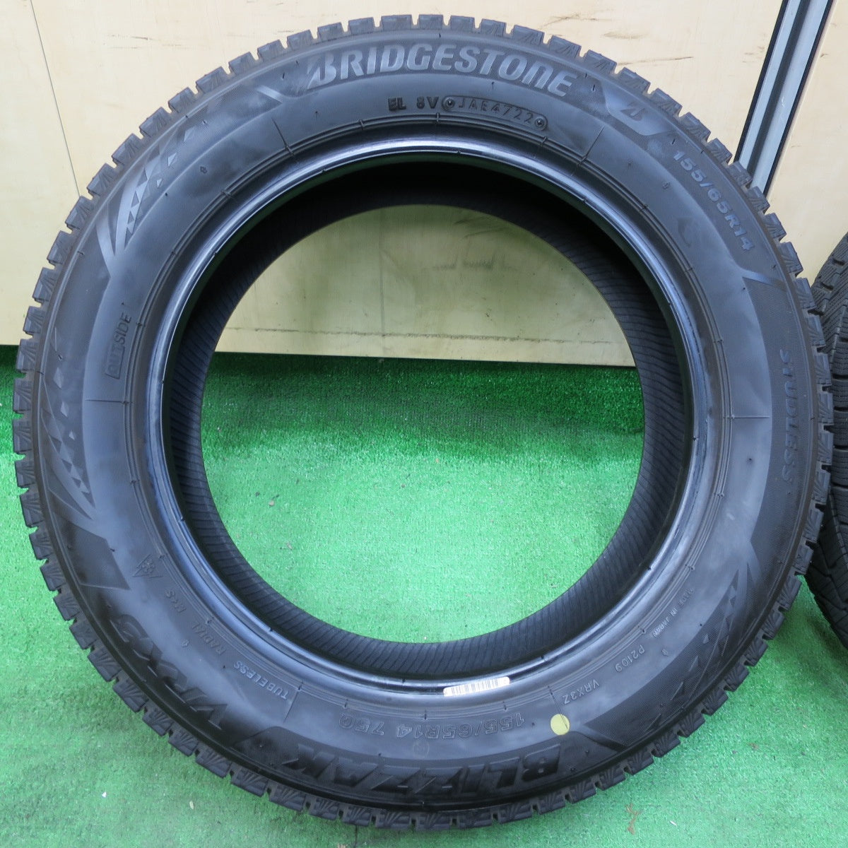 *送料無料* バリ溝！22年！8.5分★スタッドレス 155/65R14 ブリヂストン ブリザック VRX3 タイヤ 14インチ N-WGN パレット AZワゴン ラパン等★4060501イスタ