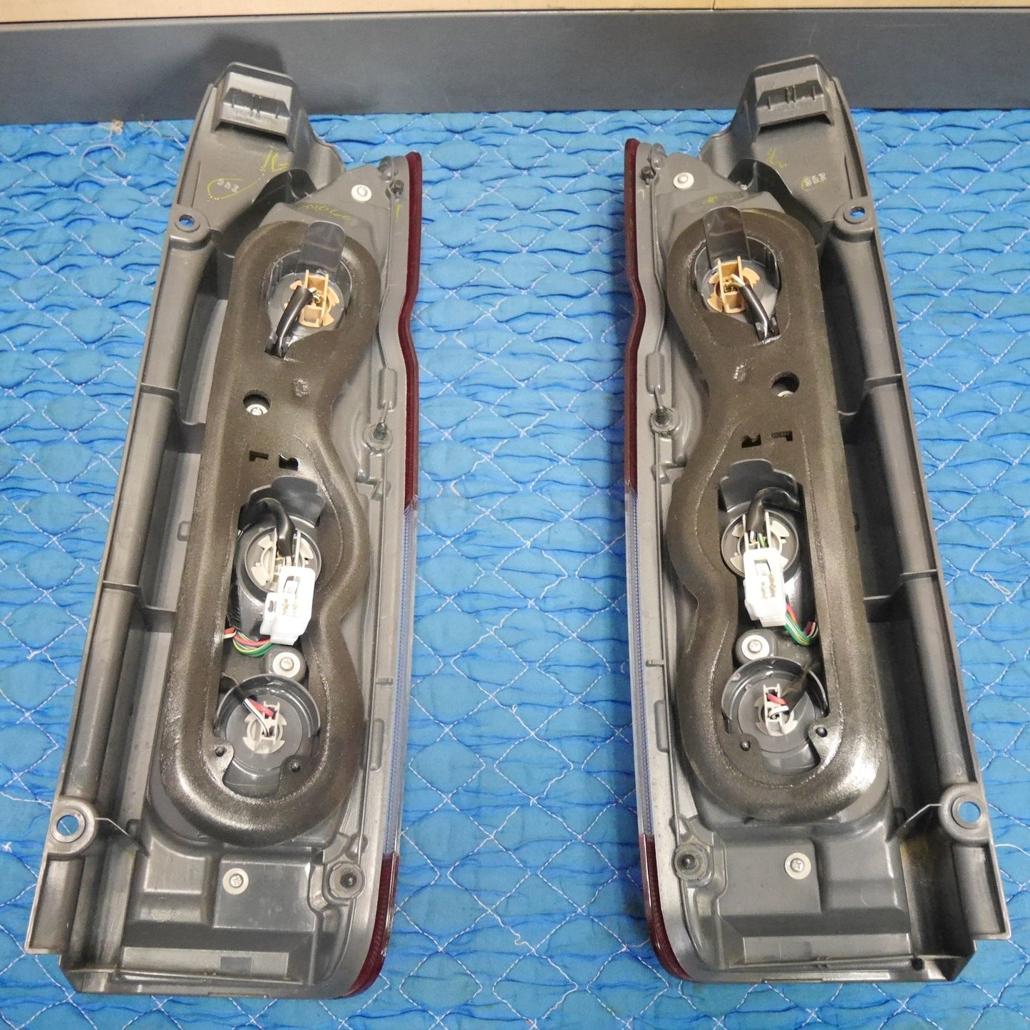 [送料無料] 左右セット！キレイ☆トヨタ 200系 ハイエース 4 5 6型 後期 純正 テールライト KOITO 26-140 ハロゲン テールランプ カー パーツ☆