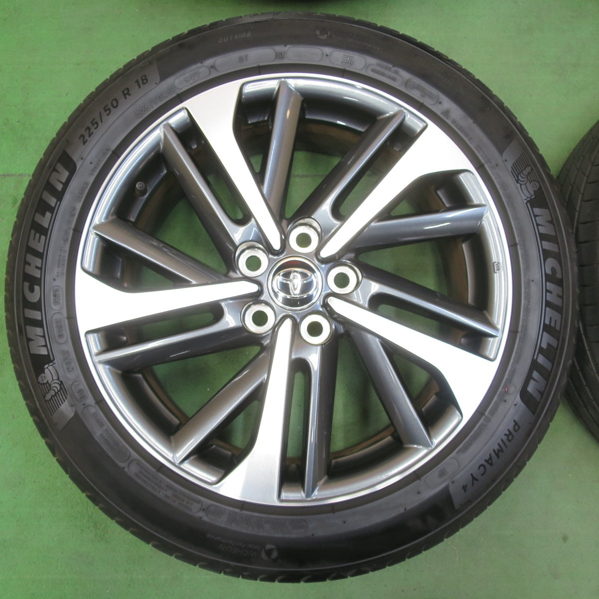 バリ溝！23年！キレイ！9分★トヨタ カローラ クロス Zグレード 純正 225/50R18 ミシュラン プライマシー4 18インチ PCD114.3/5H★5050810イノ