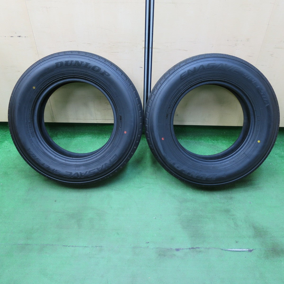 [送料無料] 新車外し！24年！ほぼ未使用★トラック タイヤ 205/75R16 113/111N ダンロップ エナセーブ SPLT50A 16インチ★4092409イノタ