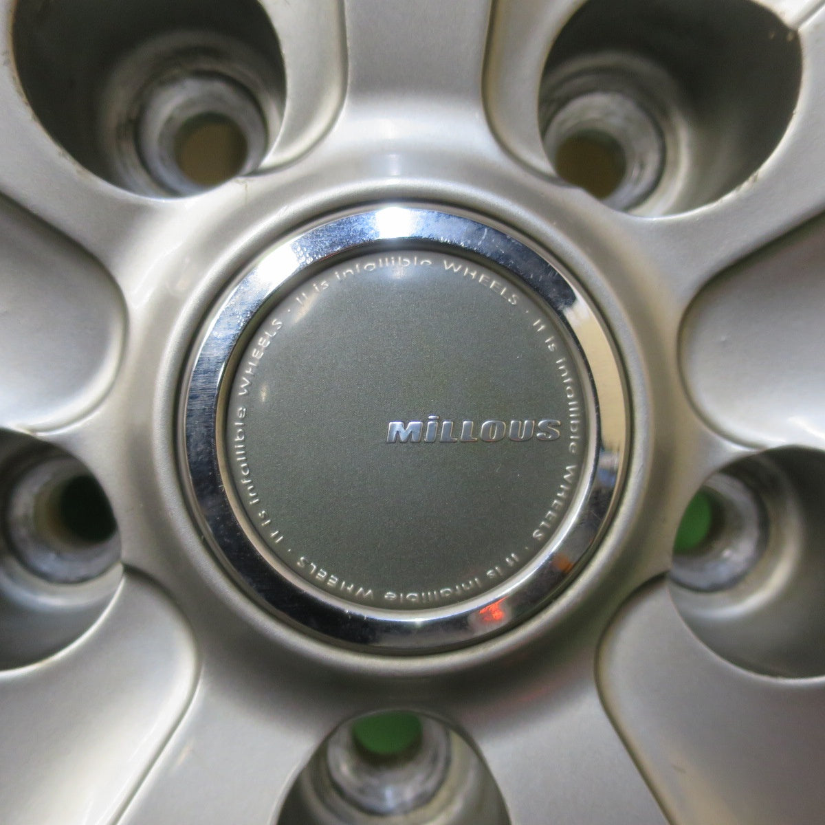 バリ溝！21年！8.5分★スタッドレス 195/65R15 ミシュラン X-ICE SNOW MiLLOUS KI ミルアス 15インチ PCD114.3/5H★5120901イス