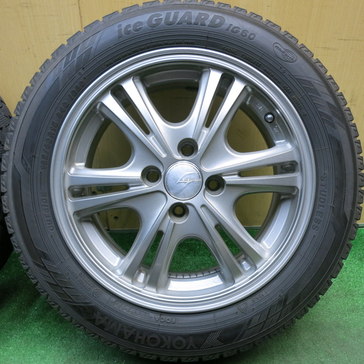 バリ溝！9分★スタッドレス 185/60R15 ヨコハマ アイスガード iG60 STRANGER ストレンジャー 15インチ PCD100/4H★6031401HAス