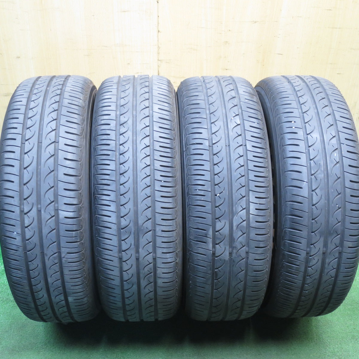 [送料無料] 4本価格！23年★185/60R15 ヨコハマ ブルーアース AE01F スチール ホイール 15インチ PCD100/4H★5030706Hノ