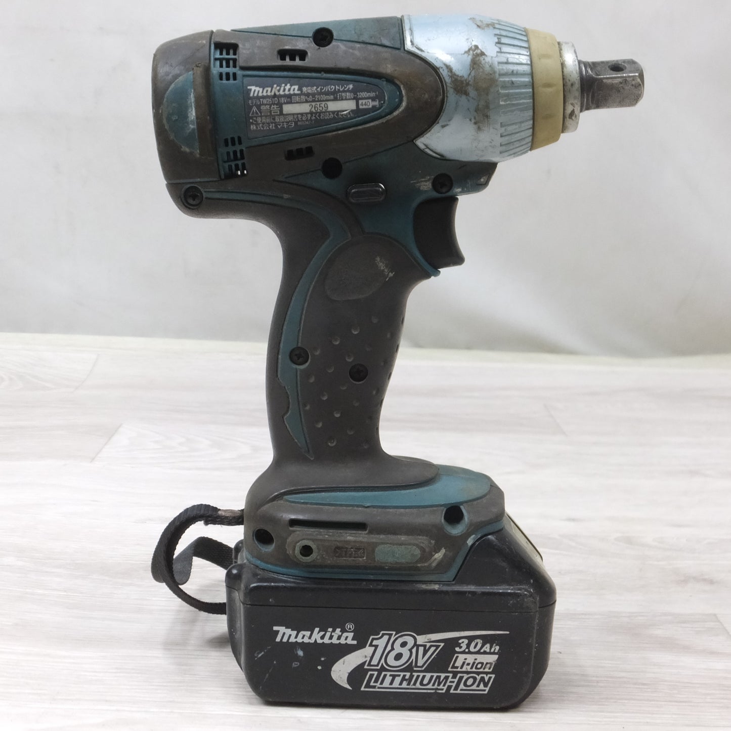 [送料無料] バッテリー2個付◆マキタ 充電式 インパクト レンチ TW251D 18V 充電器 ケース付き 電動 工具◆