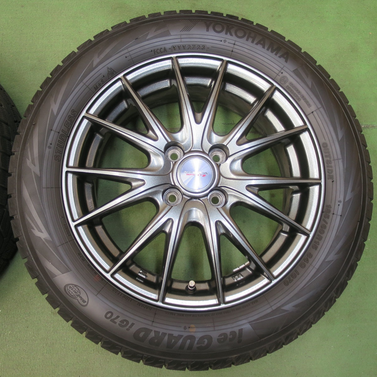 バリ溝！23年！キレイ！9.5分★スタッドレス 185/60R15 ヨコハマ アイスガード iG70 VELVA SPORTZ ヴェルヴァ 15インチ PCD100/4H★5110703イス