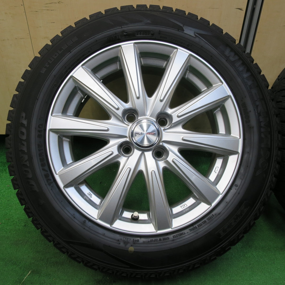 *送料無料* バリ溝！21年！キレイ！9.5分★スタッドレス 175/65R15 ダンロップ ウインターマックス WM02 JOKER ジョーカー PCD100/4H★4063006イス