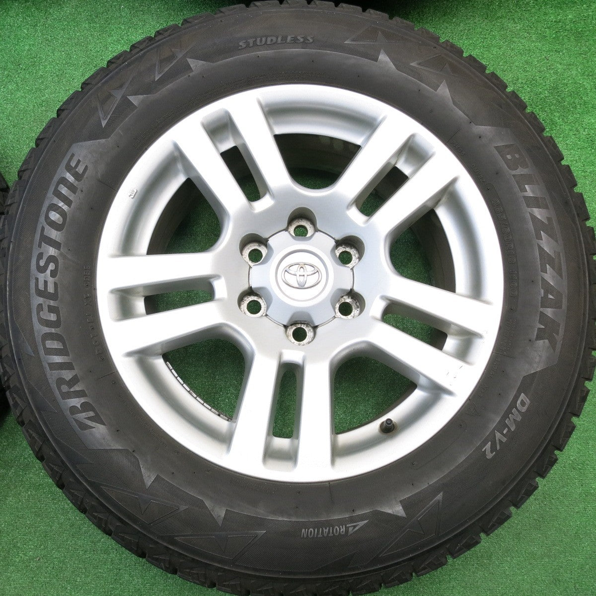 バリ溝！8.5分★トヨタ 150系 ランクル プラド 純正 265/60R18 スタッドレス ブリヂストン ブリザック DM-V2 18インチ PCD139.7/6H★5103002HAス