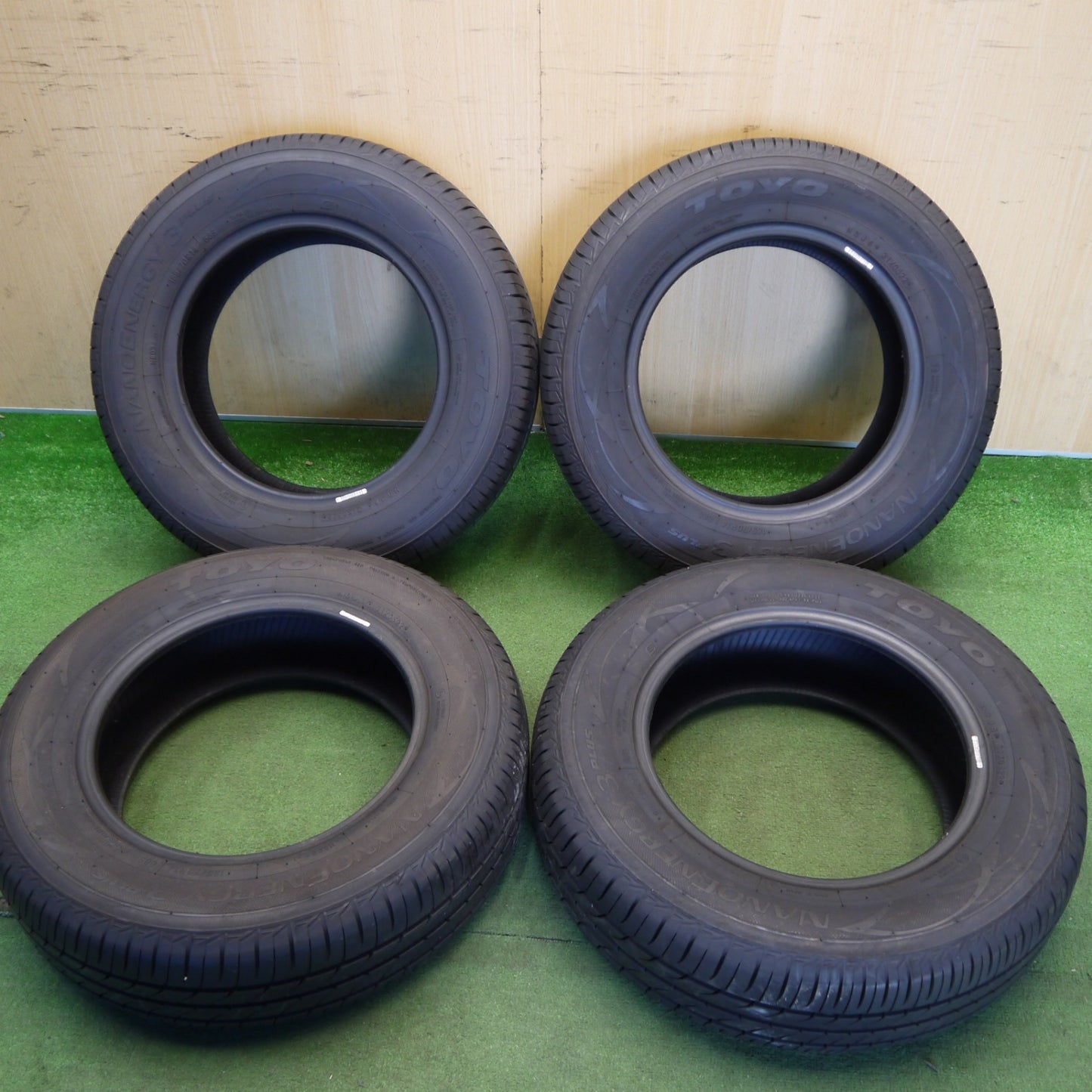 バリ溝！22年！9.5分★185/70R14 トーヨー ナノエナジー3 プラス NANOENERGY3 PLUS タイヤ 14インチ ノート カローラ フリード アクア 等★6042805Hノタ