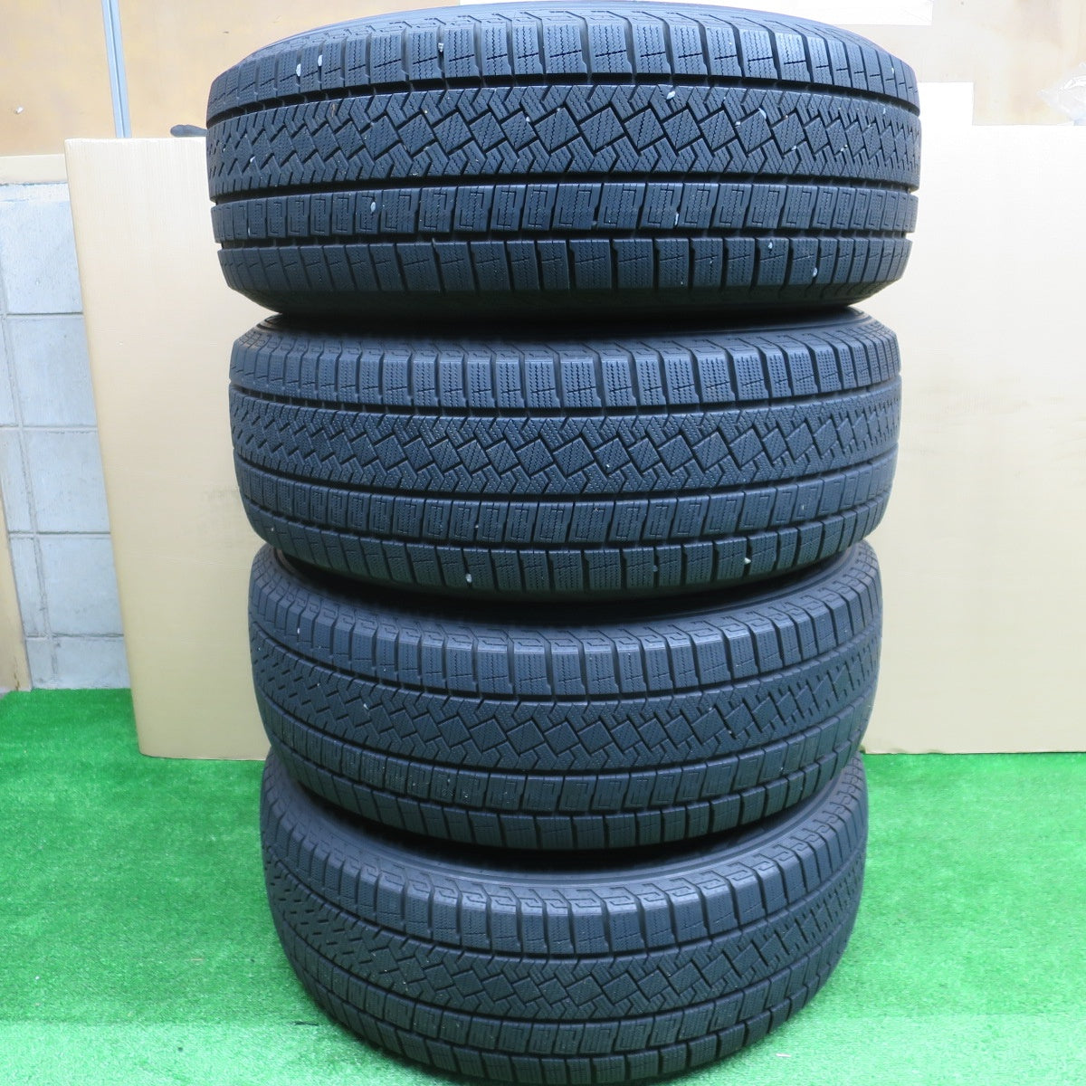 バリ溝！24年！キレイ！9.5分★スタッドレス 235/60R18 ピレリ アイスゼロ アシンメトリコ ALIA CLIMATE アリア クライメイト 18インチ PCD114.3/5H★5112903NKス