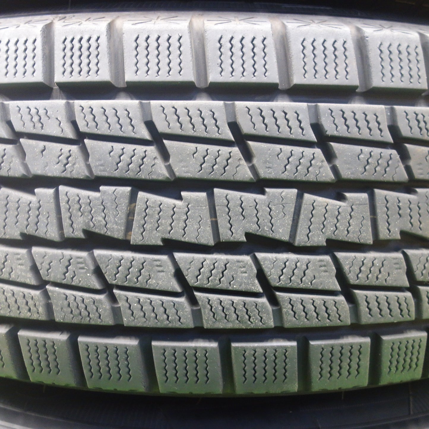 バリ溝！キレイ！9.5分★スタッドレス 225/60R18 グッドイヤー アイスナビ SUV ravrion RS01 ラブリオン 18インチ PCD114.3/5H★6011004KTス