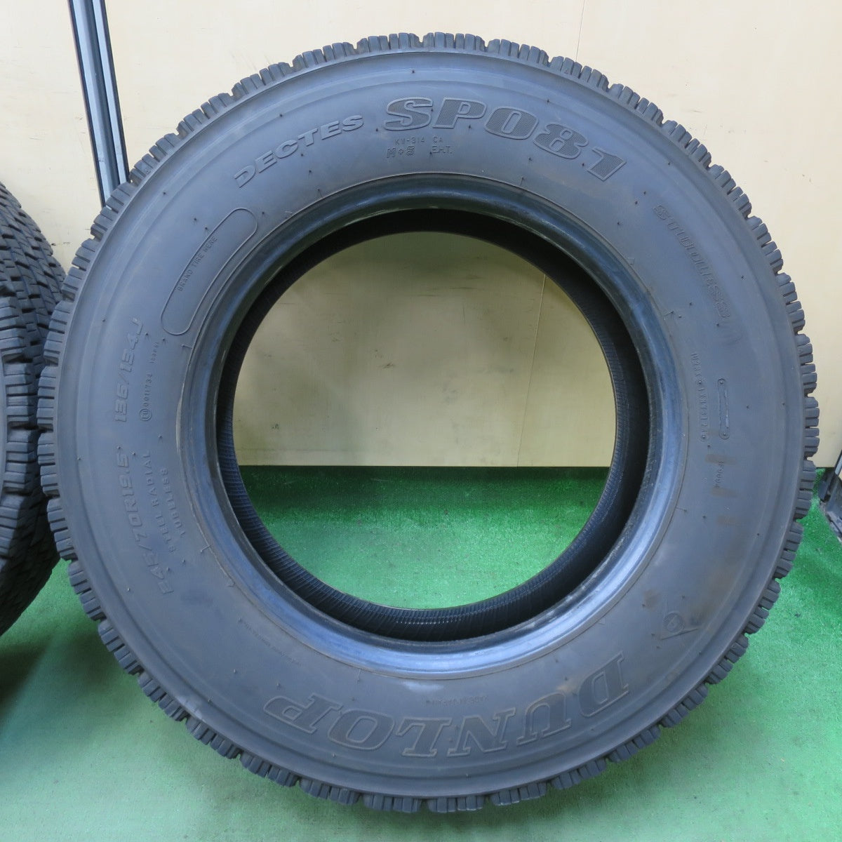 2本価格！24年★トラック タイヤ 245/70R19.5 136/134J スタッドレス ダンロップ デクテス SP081 DECTES 19.5インチ★5103115イスタ