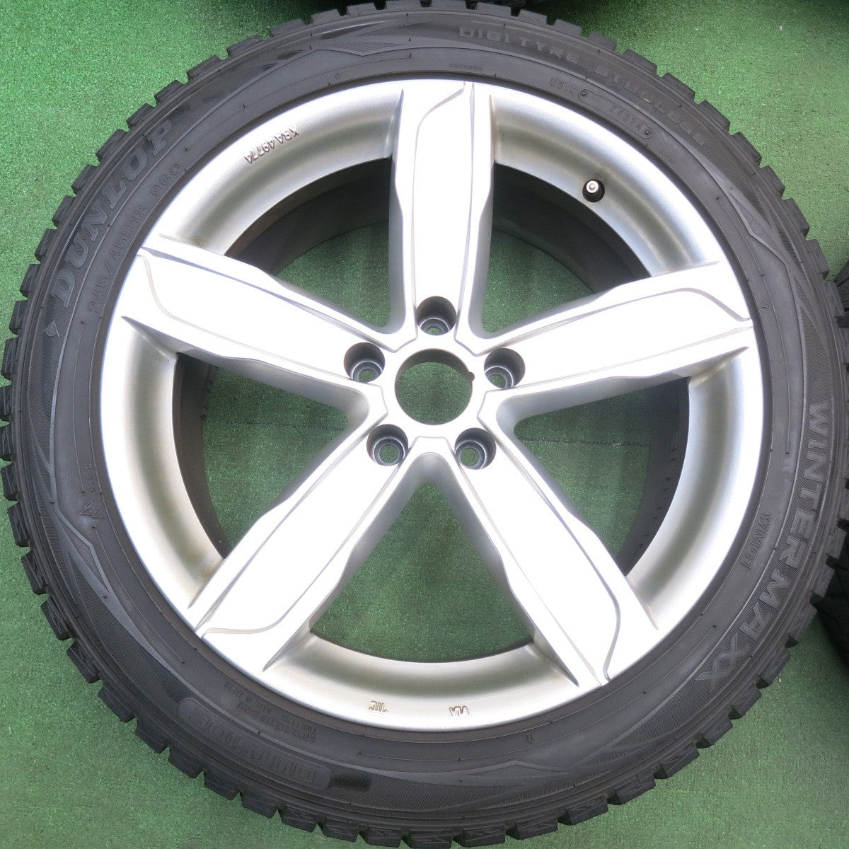 バリ溝！9.5分★アウディ 等 MAK STADT 245/45R18 スタッドレス ダンロップ ウインターマックス WM01 シュタッド 18インチ PCD112/5H★6031408HAス