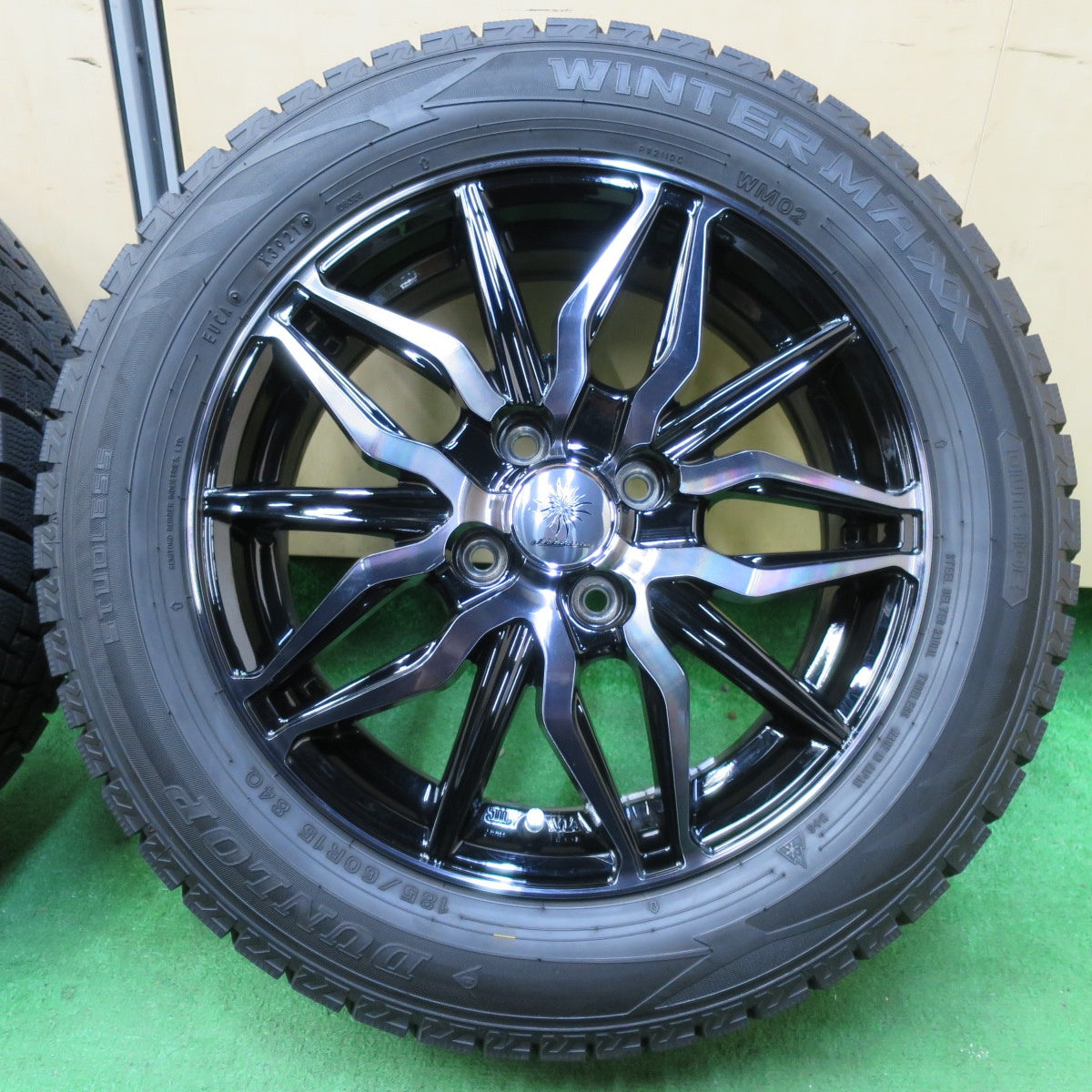 *送料無料* バリ溝！21年！キレイ！9.5分★スタッドレス 185/60R15 ダンロップ ウインターマックス WM02 diluce ディルーチェ 15インチ PCD100/4H★4072704イス