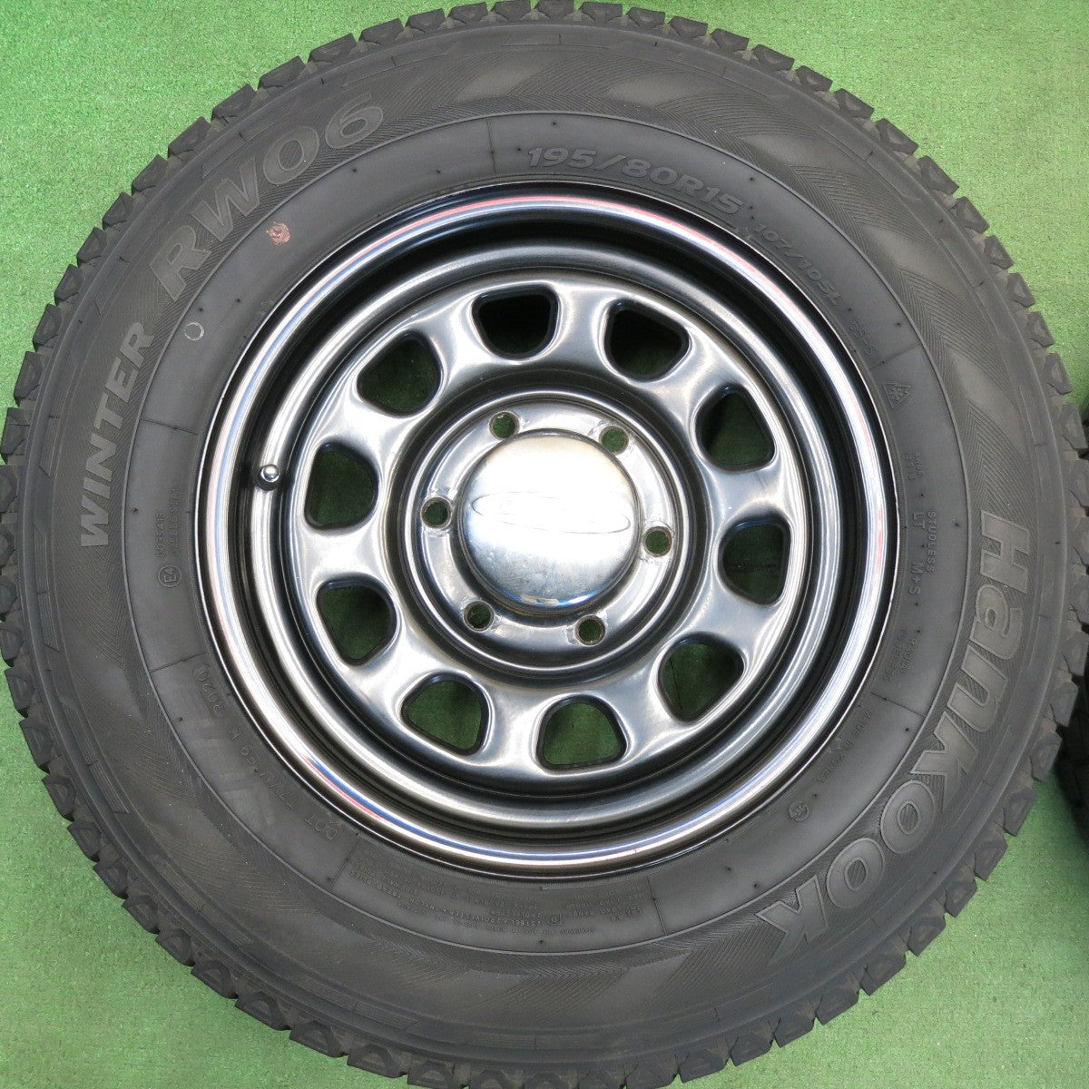 バリ溝！キレイ！8.5分★スタッドレス 195/80R15 107/105L ハンコック ウインター RW06 DAYTONA デイトナ 15インチ PCD139.7/6H★6052103HAス