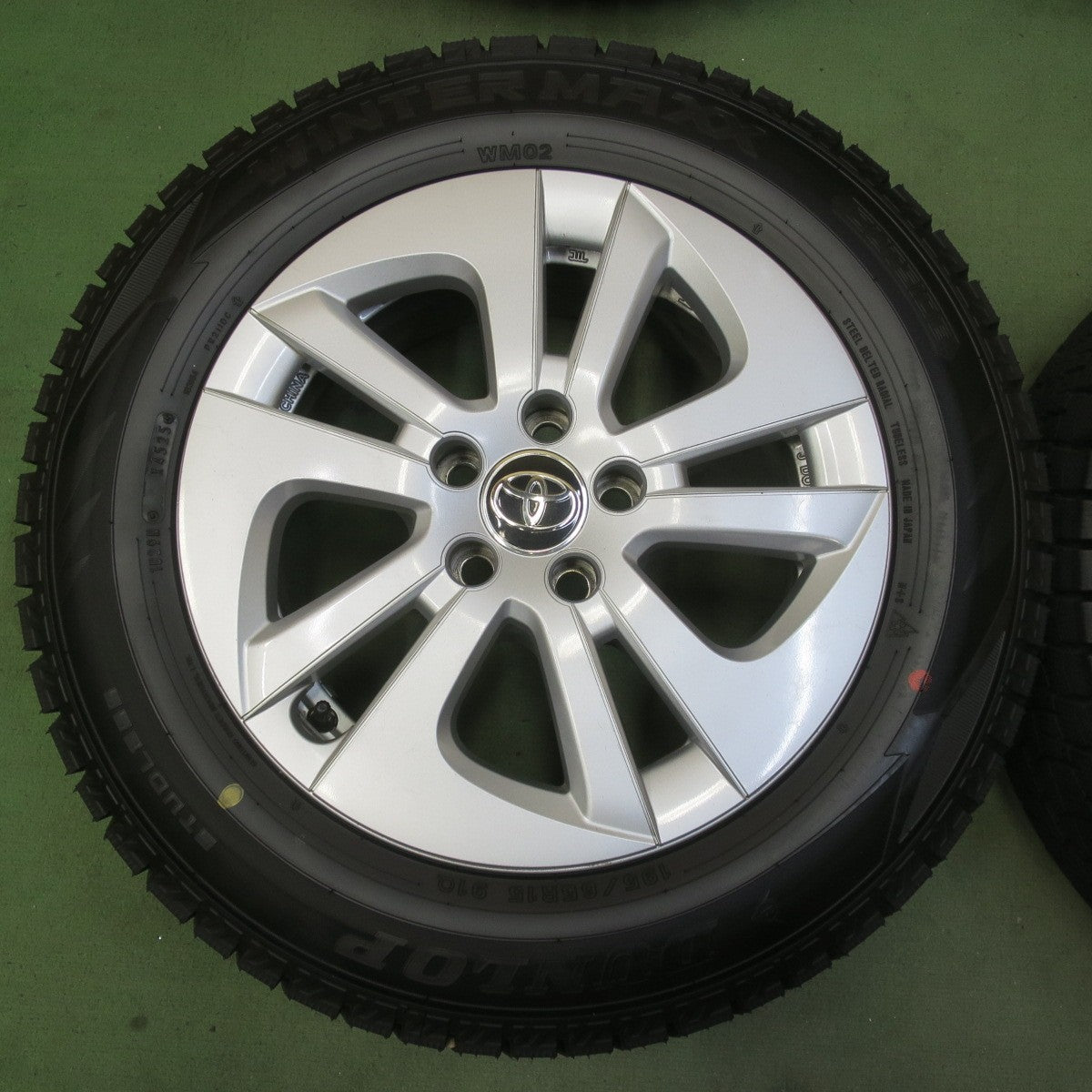 バリ溝！25年！9.5分◎トヨタ 50系 プリウス 純正 195/65R15 スタッドレス ダンロップ ウインターマックス WM02 15インチ PCD100/5H◎6082903イス