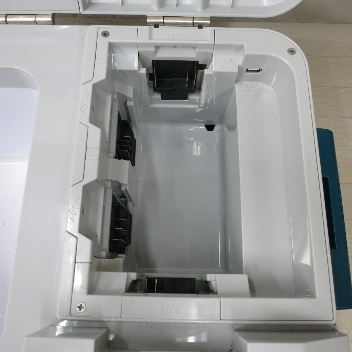 [送料無料] ◆makita マキタ 充電式保冷温庫 CW001G 容量20L ACアダプタ付き クーラーボックス◆