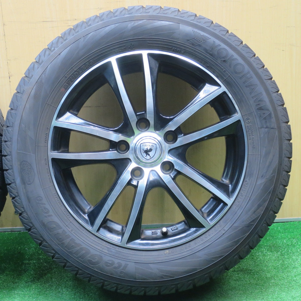バリ溝！22年！9.5分★スタッドレス 215/60R16 ヨコハマ アイスガード iG70 BROOK ブルック 16インチ PCD114.3/5H★5112703NJス