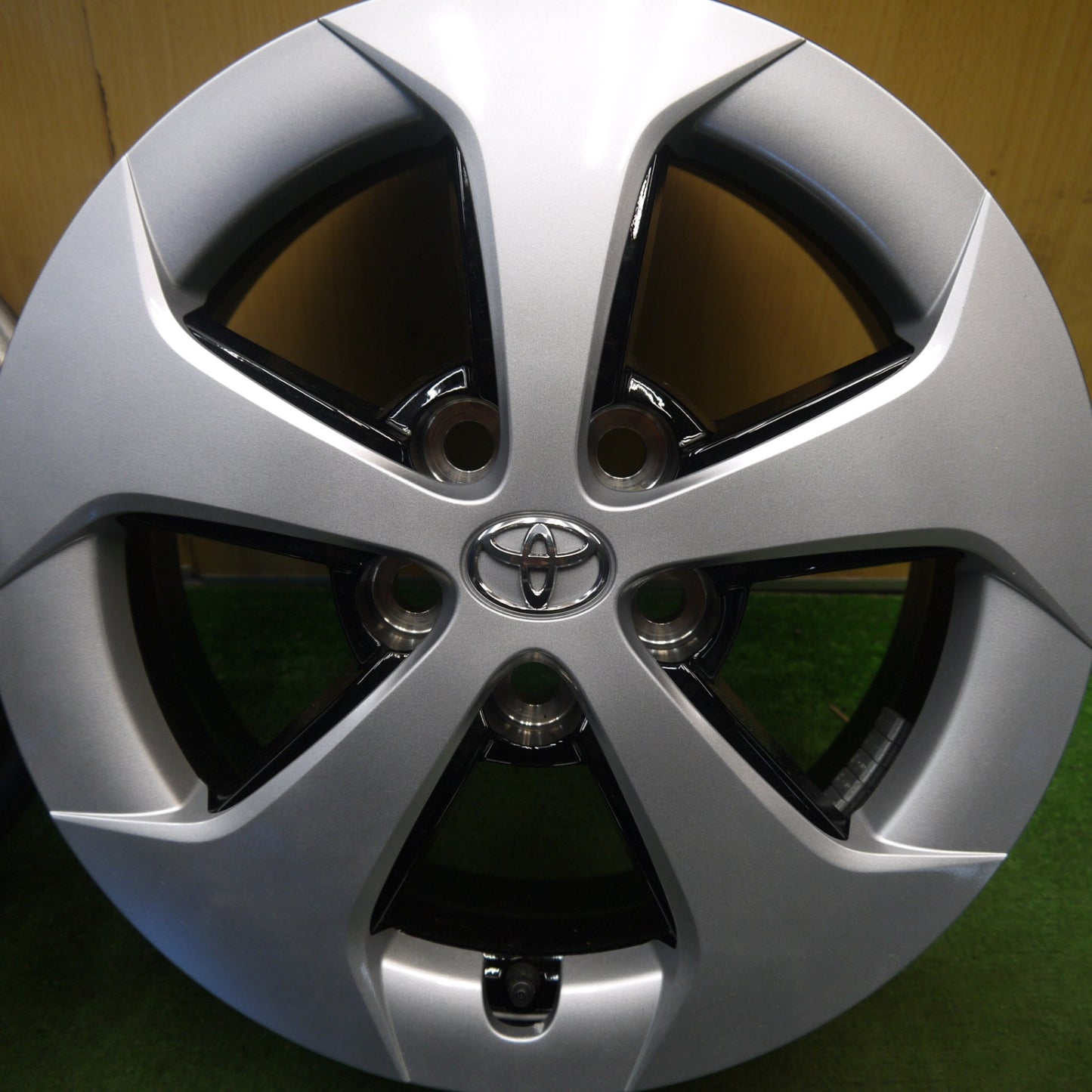 キレイ★トヨタ 30系 プリウス 純正 ホイール 15インチ 15×6J PCD100/5H★5100608Hホ