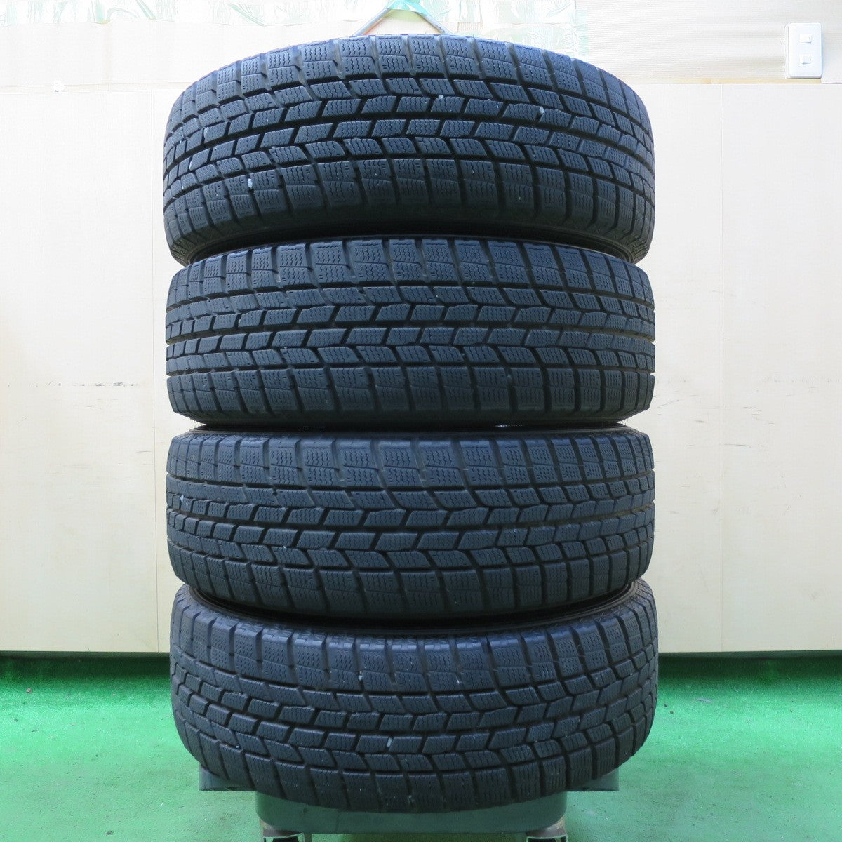 *送料無料* バリ溝！キレイ！9分★スタッドレス 185/60R15 グッドイヤー アイスナビ6 ravrion RS01 ラブリオン 15インチ PCD100/4H★4072703イス