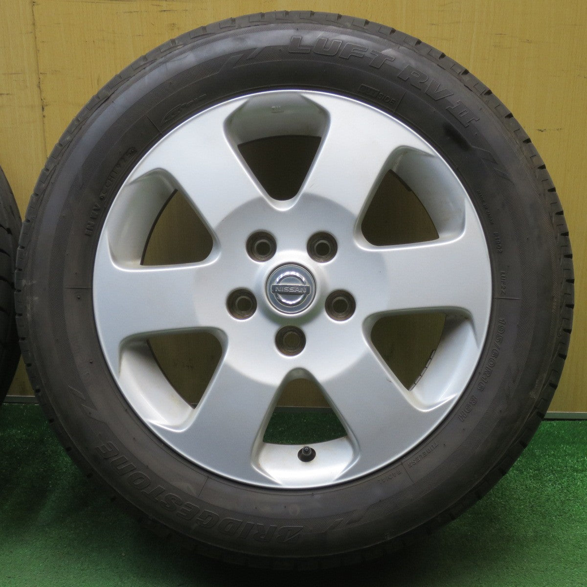 バリ溝！25年！9.5分★日産 セレナ 純正 195/60R16 ブリヂストン LUFT RVⅡ RV2 16インチ PCD114.3/5H★6041404NJノ