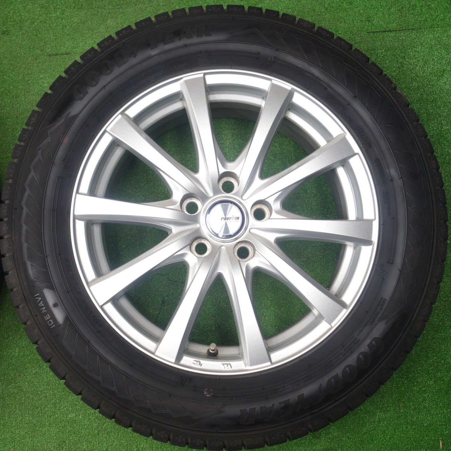 バリ溝！22年！キレイ！9分★スタッドレス 225/60R17 グッドイヤー アイスナビ8 ravrion RS01 ラブリオン 17インチ PCD114.3/5H★6021501KTス