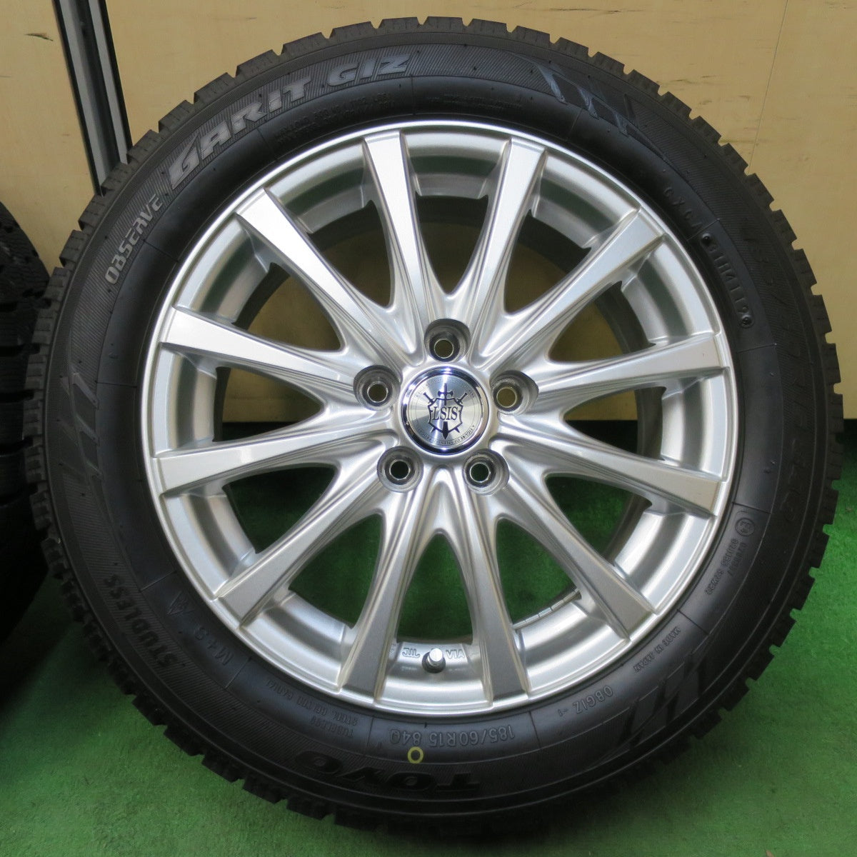 送料無料] バリ溝！キレイ！9.5分以上☆シエンタ 等 185/60R15