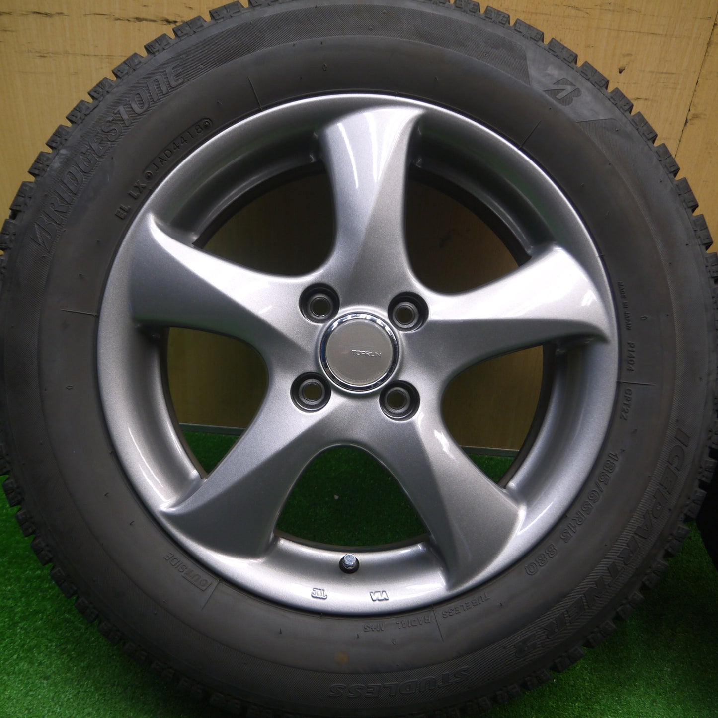 [送料無料] バリ溝！キレイ！8.5分★スタッドレス 185/65R15 ブリヂストン アイスパートナー2 TOPRUN トップラン 15インチ PCD100/4H★4110101Hス