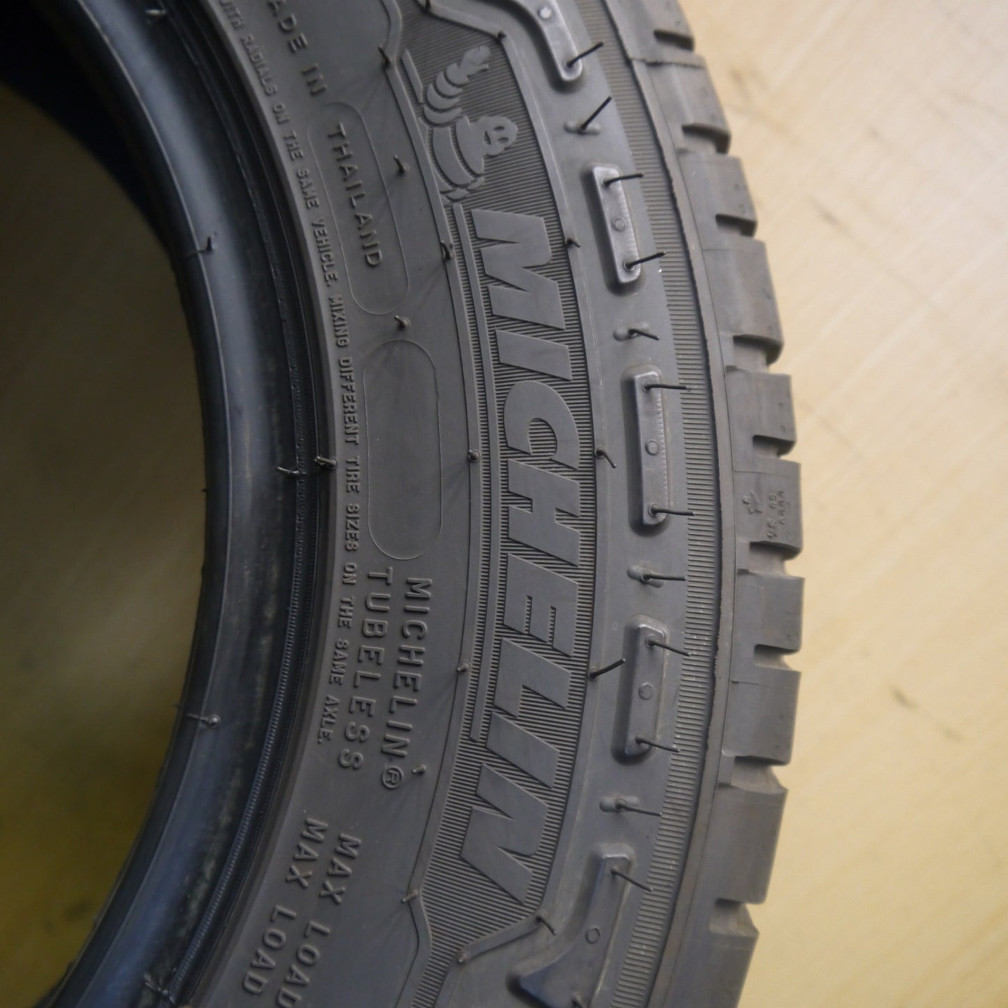バリ溝！24年！9.5分！2本★165/80R14 LT 97/95R ミシュラン AGILIS3 アジリス3 タイヤ 14インチ バン ライト トラック 等★6060207Hノ