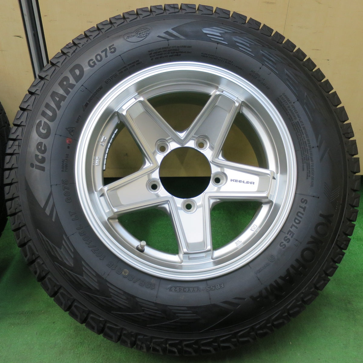 [送料無料] バリ溝！22年！キレイ！9.5分以上★ジムニー シエラ 等 KEELER スタッドレス 195/80R15 107/105L ヨコハマ アイスガード G075 キーラー 15インチ PCD139.7/5H★4121407イス