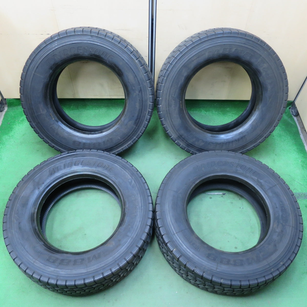 [送料無料] バリ溝！22年！9分★トラック タイヤ 265/70R19.5 140/138J ブリヂストン M888 ミックス オールシーズン 19.5インチ★5021406イスタ
