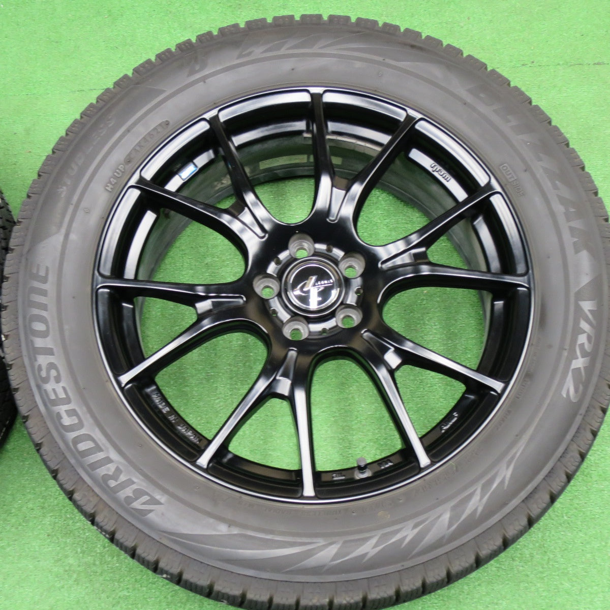 バリ溝！キレイ！9.5分★XV フォレスター 等 LEONIS NAVIA 02 225/55R17 スタッドレス ブリヂストン ブリザック VRX2 レオニス ナヴィア 17インチ PCD100/5H★6030102NKス