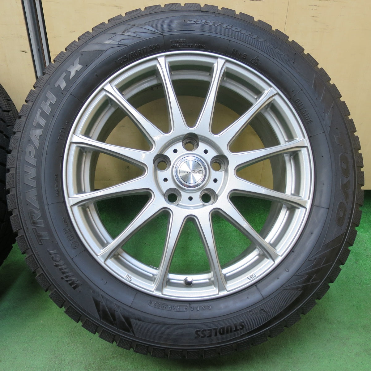 バリ溝！22年！キレイ！9.5分★スタッドレス 225/60R17 トーヨー ウインター トランパス TX ravrion LUMIERE ラブリオン 17インチ PCD114.3/5H★5042610イス