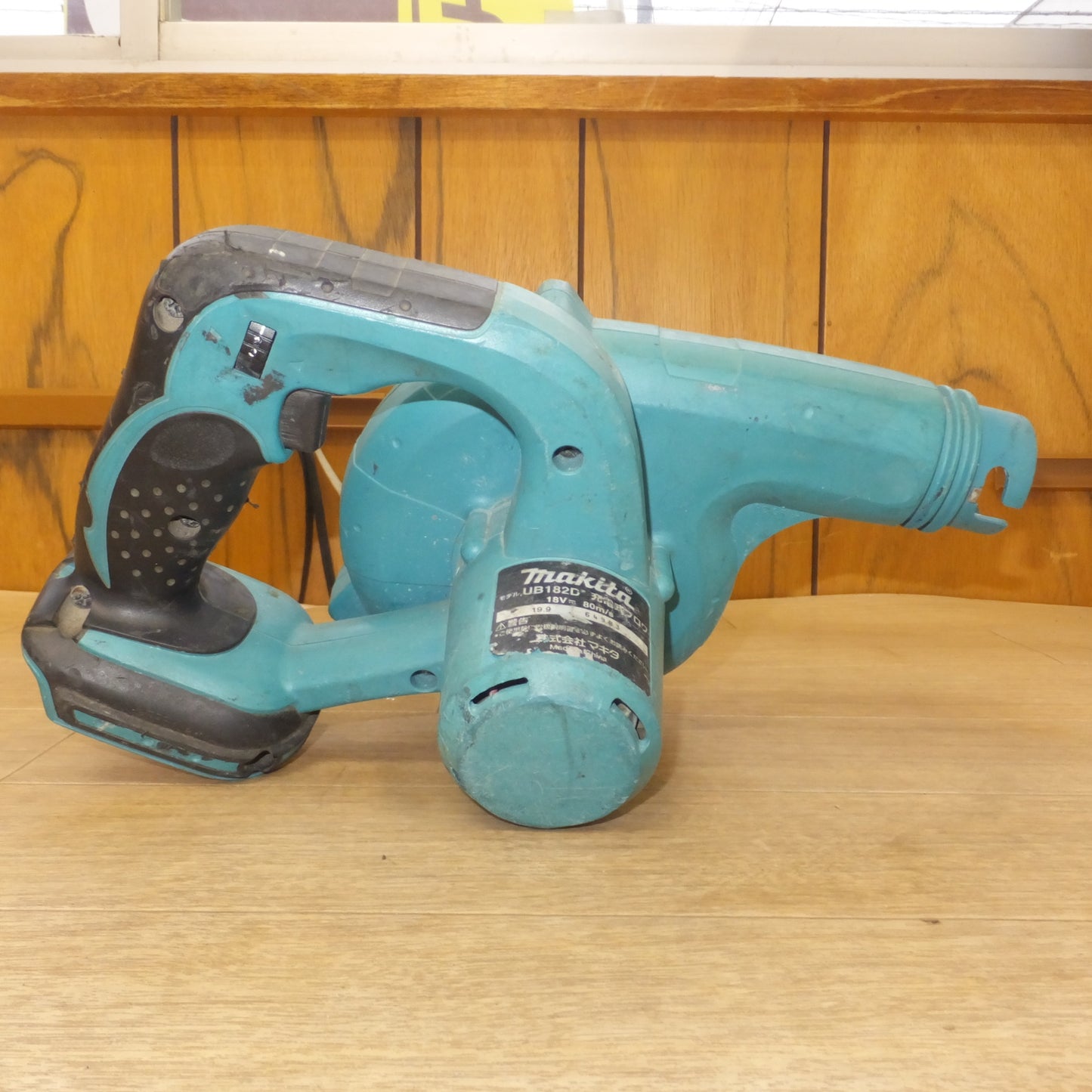 [送料無料] ★マキタ makita 充電式ブロワ UB182D 18V 本体のみ★