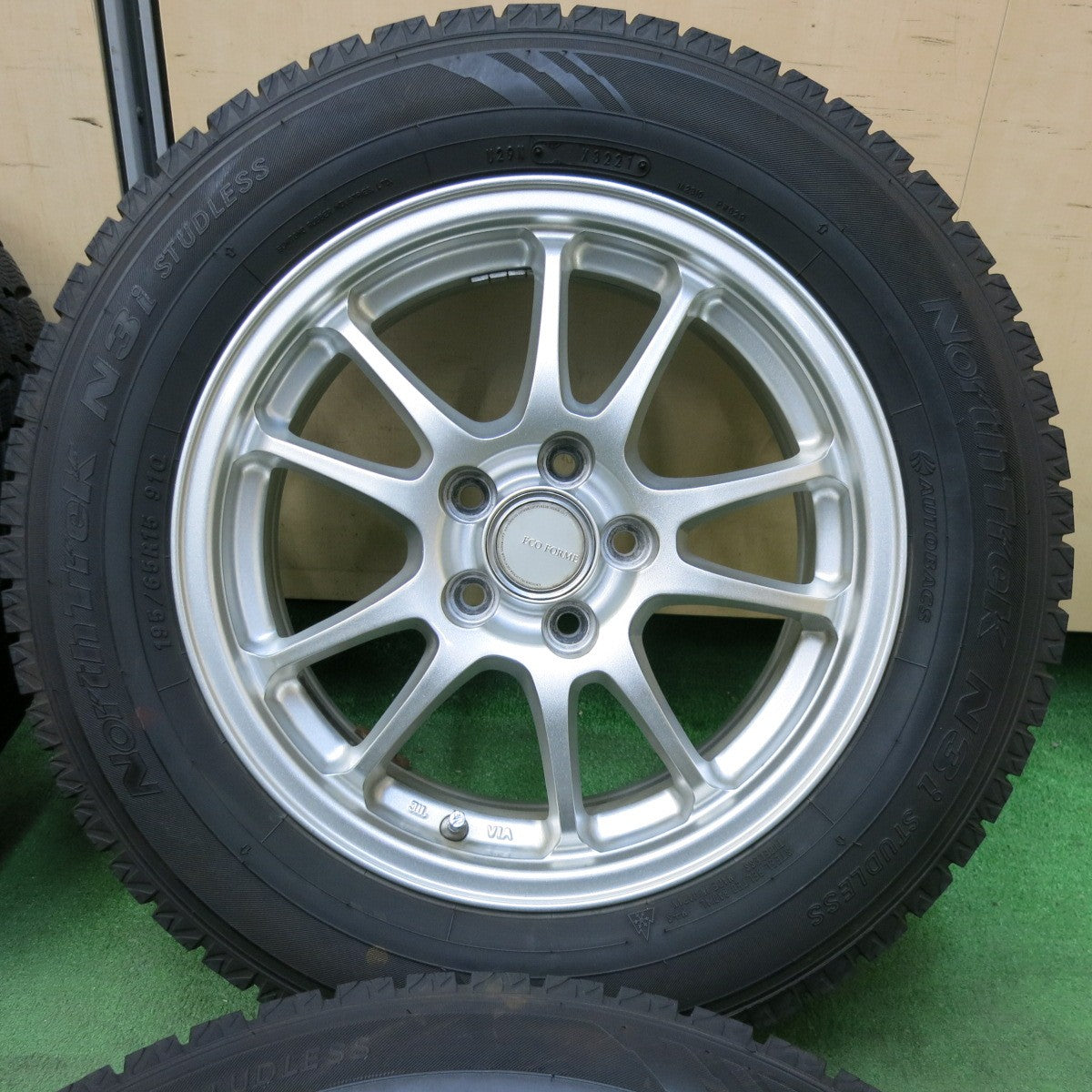 [送料無料] バリ溝！21年！キレイ！9.5分以上★プリウス 等 195/65R15 スタッドレス オートバックス ノーストレック N3i ECO FORME エコフォルム 15インチ PCD100/5H★4121803SYス