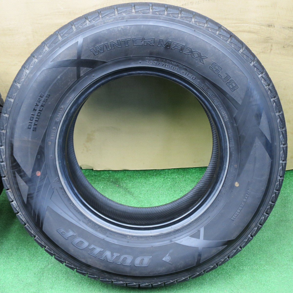バリ溝！9.5分★スタッドレス 265/70R16 ダンロップ ウインターマックス SJ8 タイヤ 16インチ ハイラックス サーフ パジェロ ランクル 等★6030703NKスタ